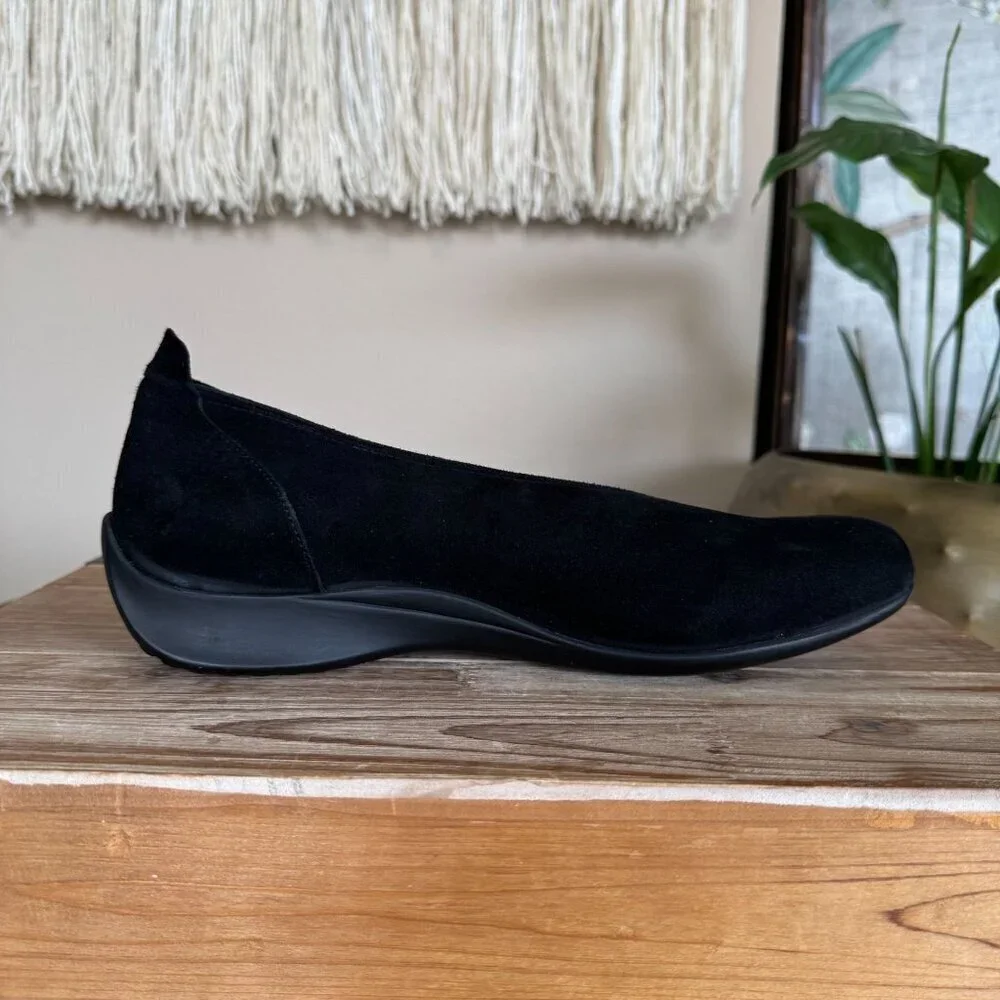 Wolkey Black Suede Slip on Comfort Rubber Bottom Sole Ballet Flats Size 10.5